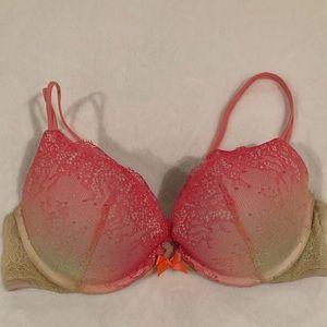 Pretty 😍 lightly used Victoria’s Secret bra